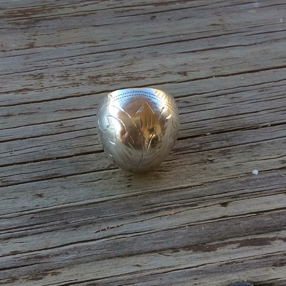 925 Sterling Silver Beautiful Patterned Ring - Picture 2 of 12